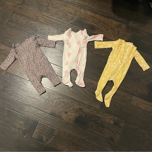 Jessica Simpson baby bundle - Picture 6 of 6